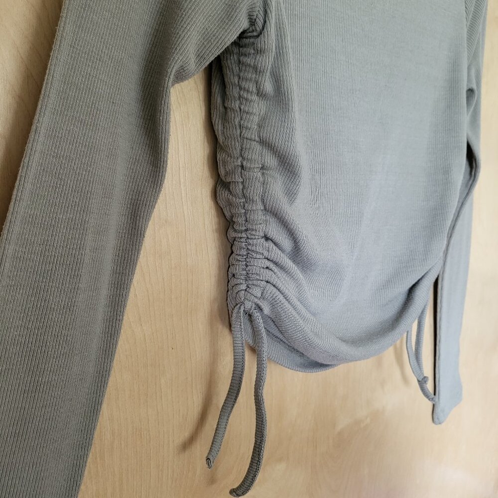 Lounging Bundle 2 Pieces: Gray Sweat Shorts and Sage Green Top Size Small - Picture 10 of 12